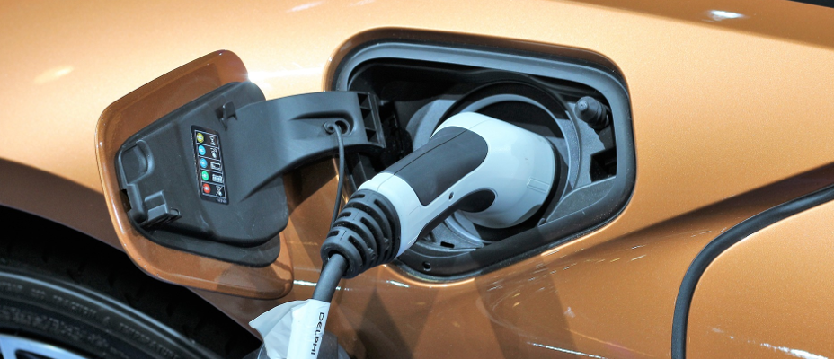 Auto elettriche ed ibride: un’occasione per aumentare i guadagni della tua officina